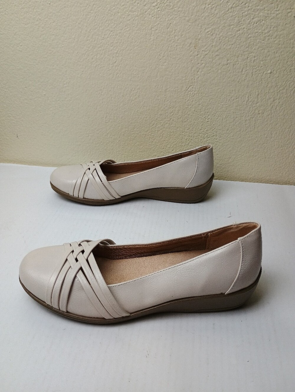 Life Stride Incredible Size 7W Cream Woven-Detail Slip-On Ballet Flats
